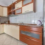 Pleadin 540 Apartment *