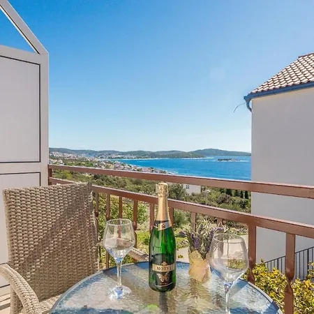 Pleadin * 로고즈니차